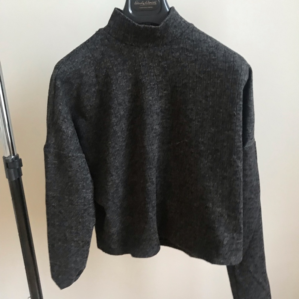 Forever 21 grey sweater in excellent condition
